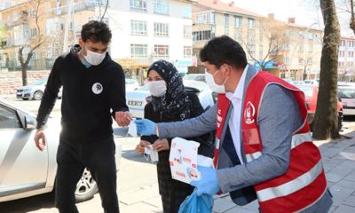 Keçiören Belediyesi maske dağıttı