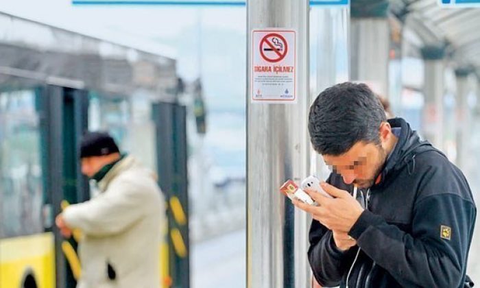 Otobüs duraklarında sigara içmek yasaklandı